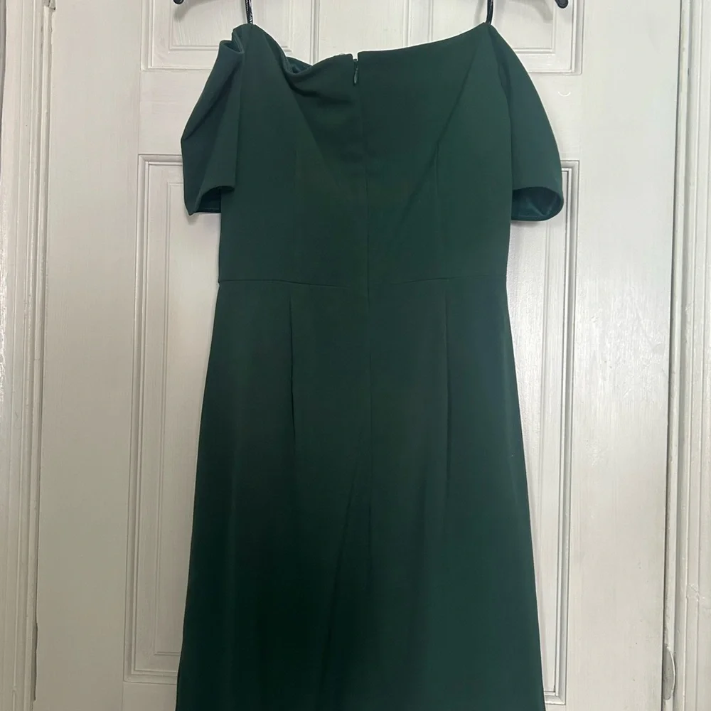 Elegant Green Off-Shoulder Dress - Picture 2 of 3